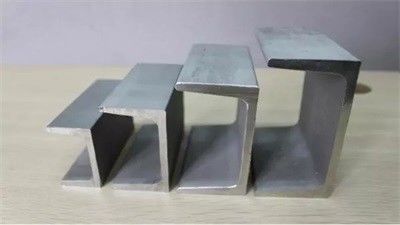 Balok Baja Saluran Tebal 3-12mm ASTM A36 Balok baja saluran dengan lapisan seng